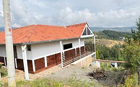 Magnifico Chalet de montaña full equipado Jacuzzi exterior ! Km 7 vía a Pesca